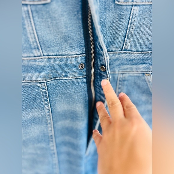 Good American denim jumpsuit, and it has a very clean, modern-utility vibe SZ 2 - Picture 11 of 16